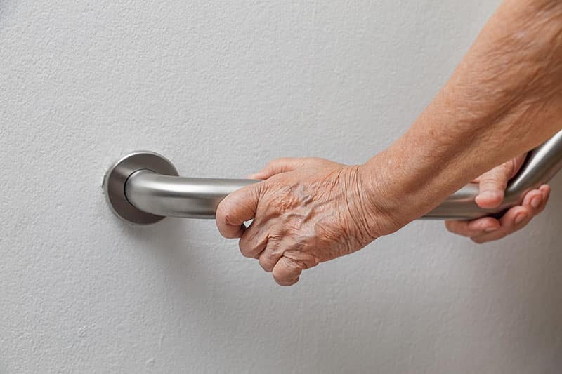 Bathroom Safety Grab Bars - Calgary - Elderley lady Grabbing bars